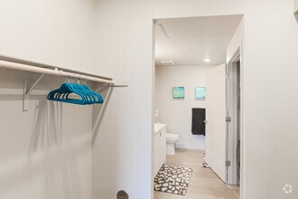 1BR, !BA - 662 SF - Strada 1200