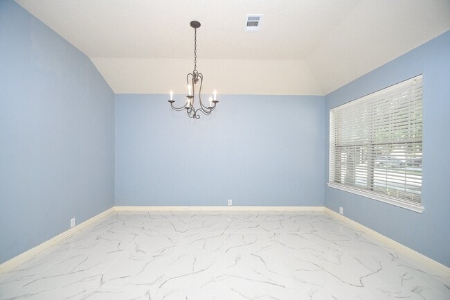 Building Photo - 6003 Baldwin Elm St