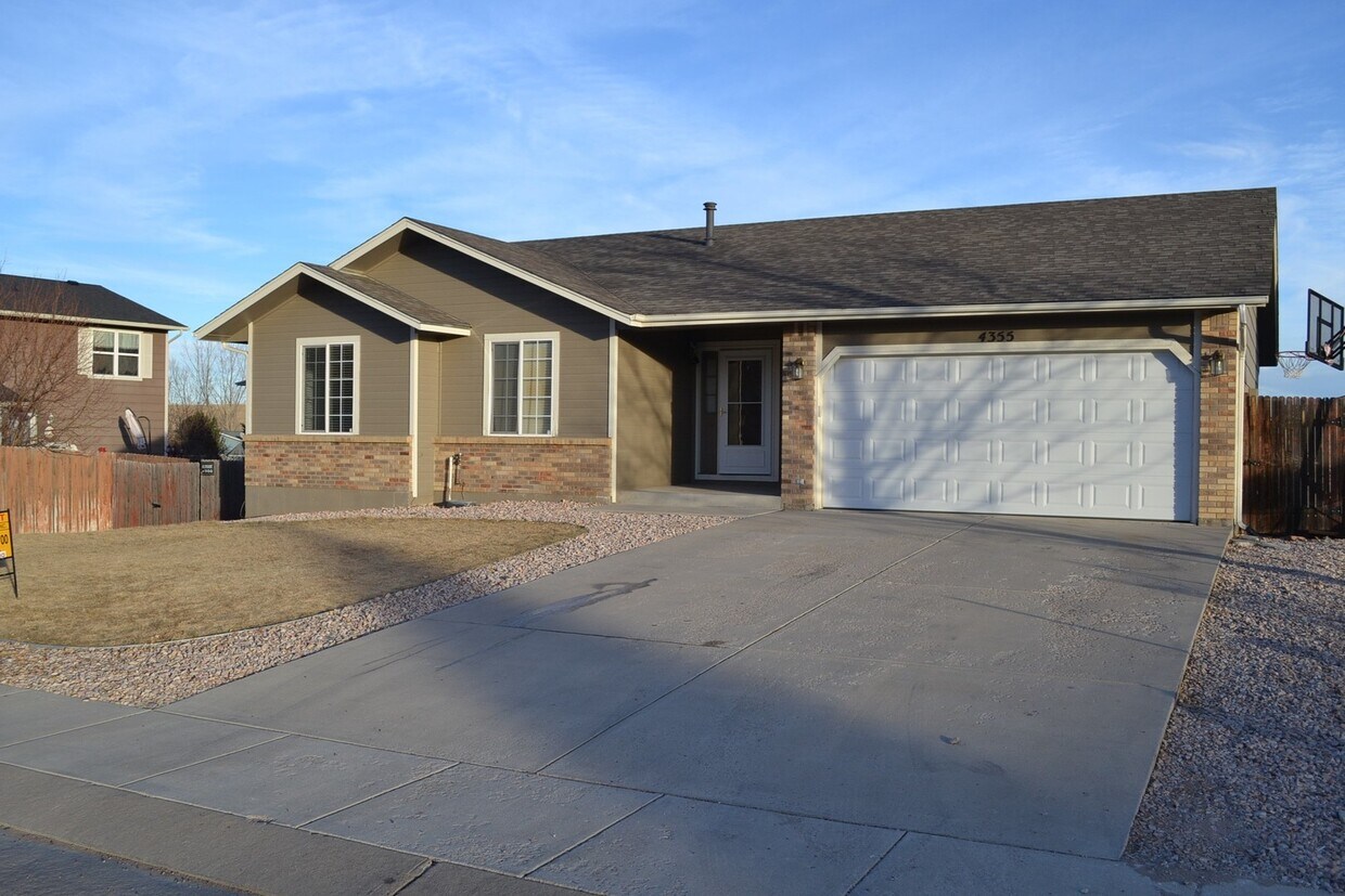 Primary Photo - Adorable & Spacious Main Level Living in W...