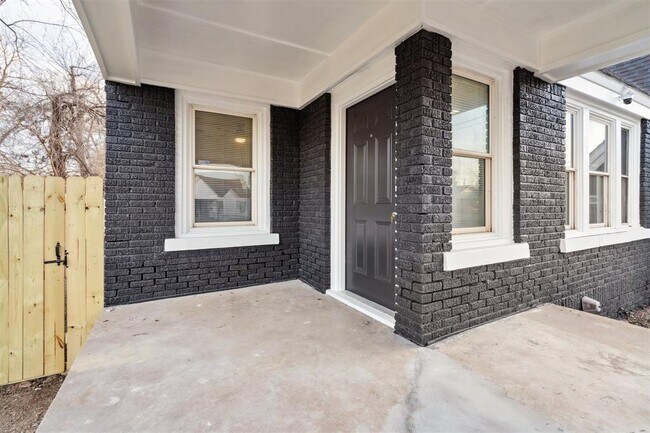 Foto del edificio - 1200 NE 17th St