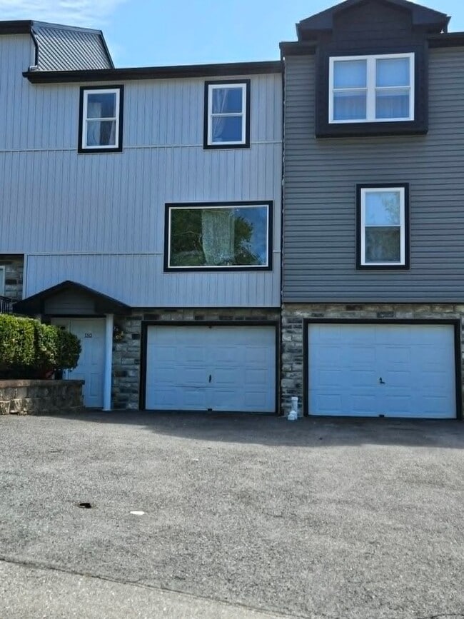 Building Photo - 128 E Lamb St