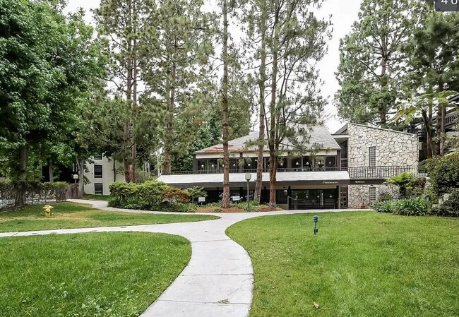 Foto del edificio - 8640 Gulana Ave