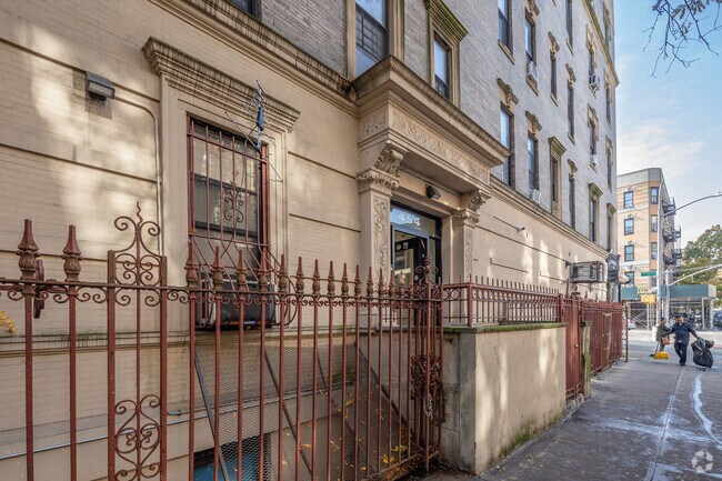 Entrance - 2095-2097 Amsterdam Ave
