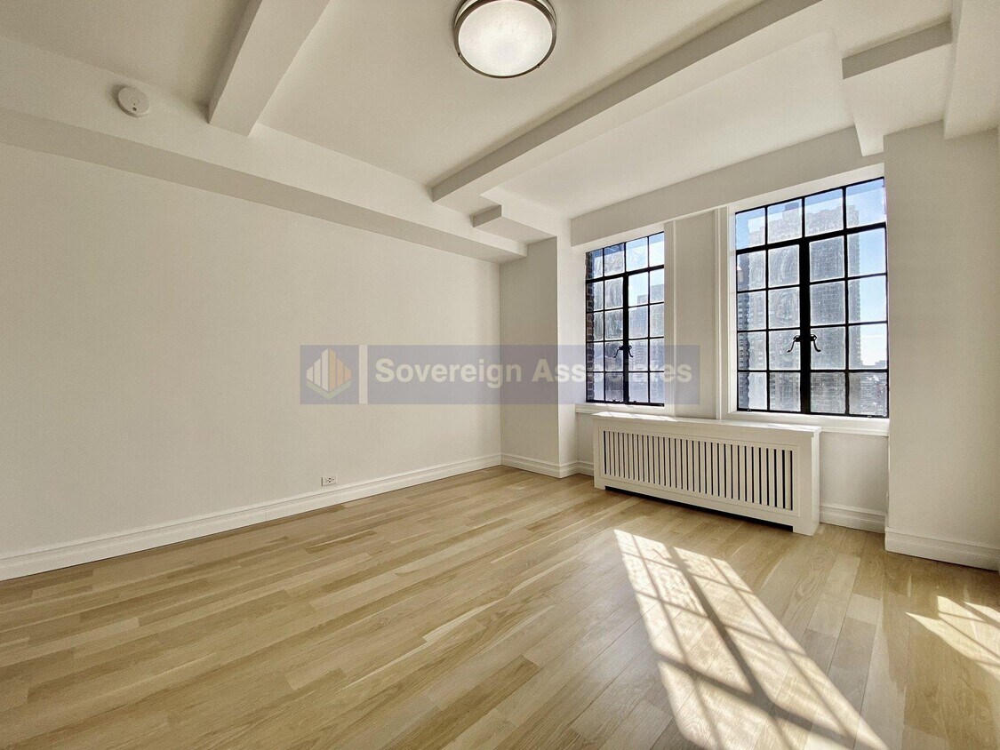 Primary Photo - 320 East 42nd Street