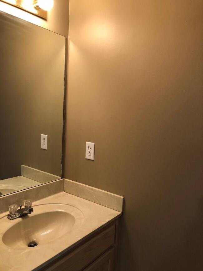 Foto del edificio - 1624 Center Pointe Dr