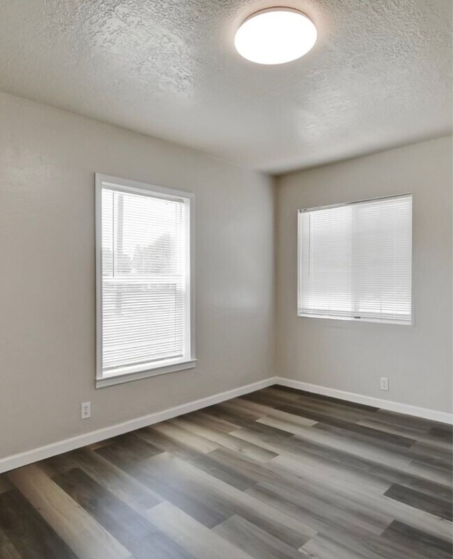 Foto del edificio - 2 BEDROOM DUPLEX
