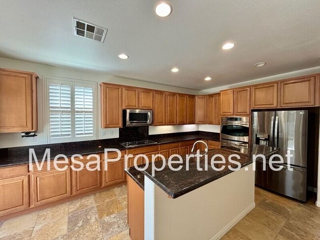 Foto del edificio - 5729 Nutwood Pl