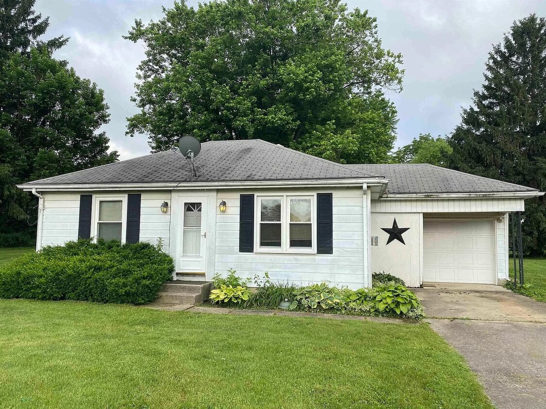 Primary Photo - Fenced Yard and Garage