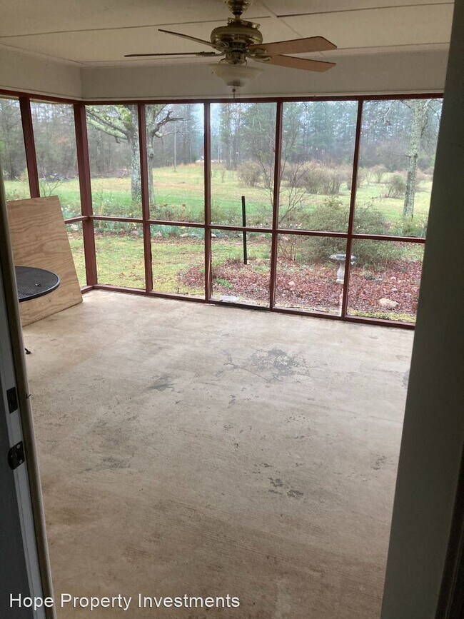 Foto del edificio - 3 br, 2 bath House - 7745 Forrest Rd