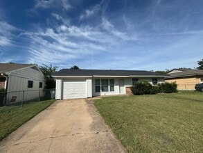 Building Photo - 627 E 54th Pl N