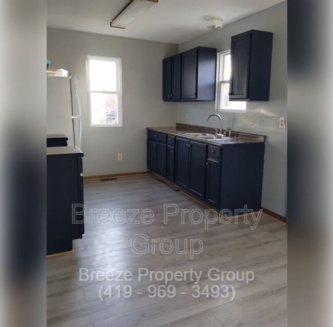 Building Photo - 205 W Chalmers Ave