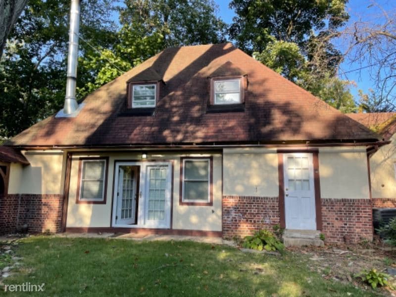 Primary Photo - 1 br, 1.5 bath House - 443 n highland