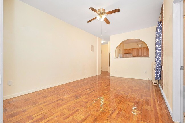 Building Photo - 563 W 184th St