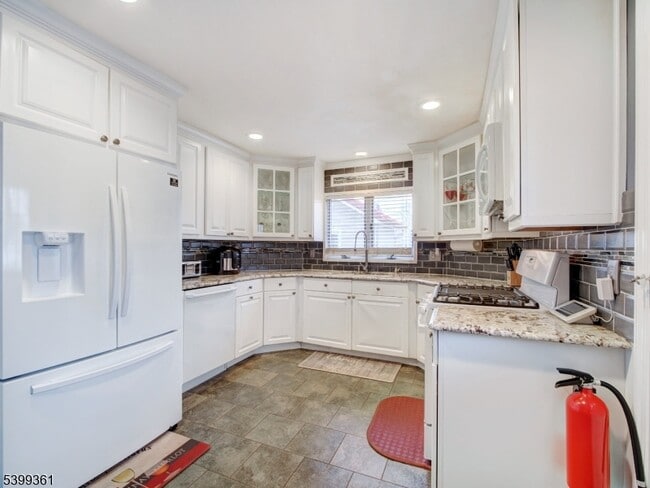 Foto del edificio - 2 Papakating Rd