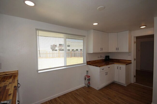 Building Photo - 3 br, 1 bath House - 4703 101st Street Sou...