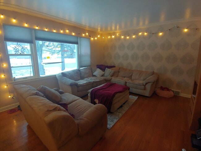 Foto del edificio - AVAILABLE JUNE - 4 BED 2 BATH