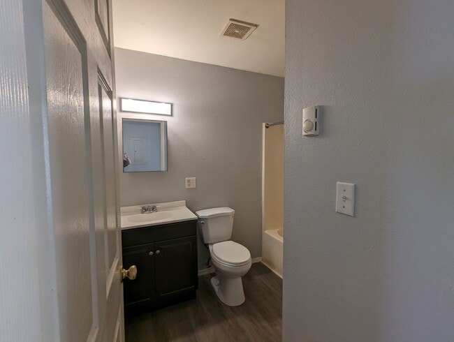 Foto del edificio - 2 Bedroom Apartment in Salisbury