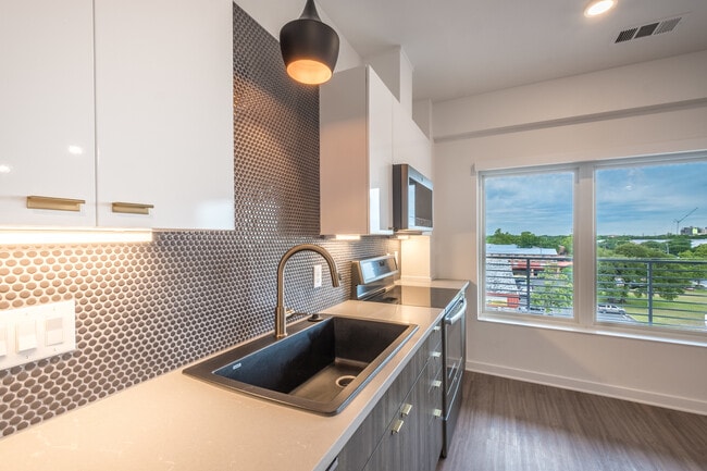 Building Photo - South Austin 2BR Condo with Balcony & Luxury Amenities