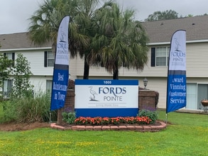 Building Photo - 1157 Fords Pointe Cir