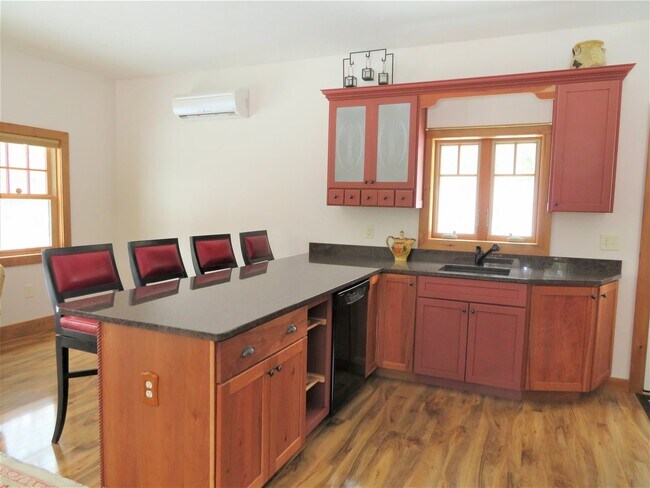 Foto del edificio - 106 Keewaydin Rd
