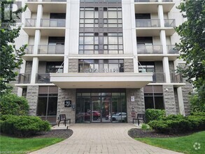 Building Photo - 90 Charlton Ave W