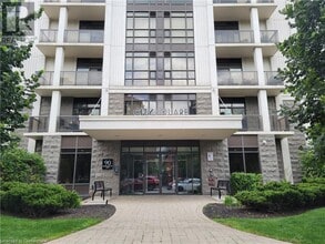 Building Photo - 90 Charlton Ave W