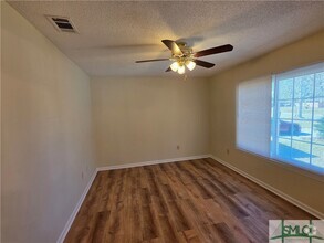 Building Photo - 406 Riverview Dr