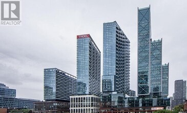 Building Photo - 470 Front St W