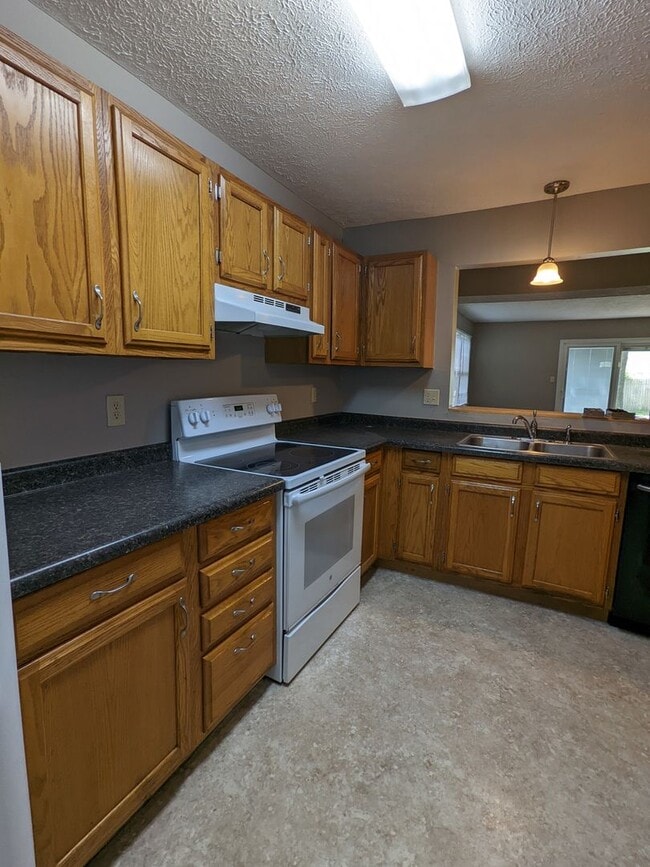 Building Photo - 1310 S Madison St