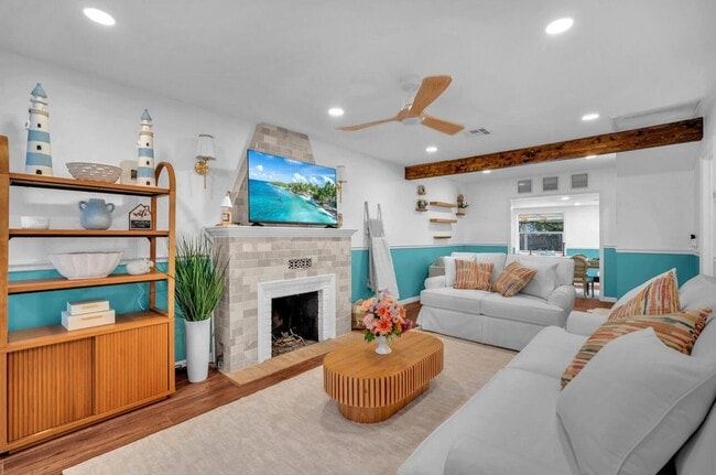 Building Photo - 528 N Palmway