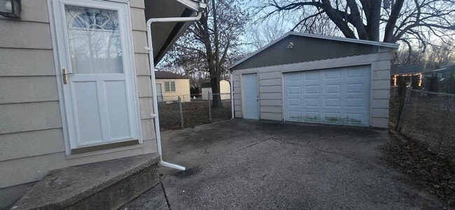 Building Photo - North End! 3 bed, 1 bath