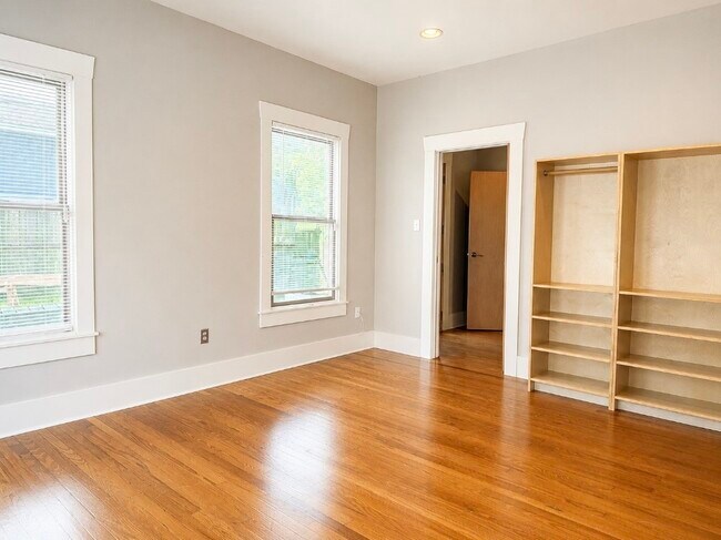 Foto del edificio - 4530 Walker St