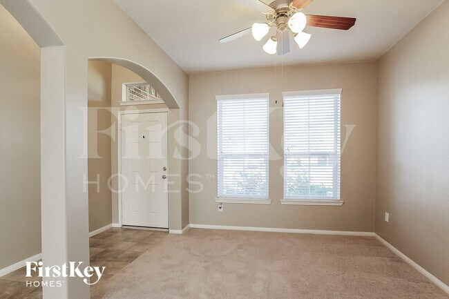 Foto del edificio - 16318 River Wood Ct