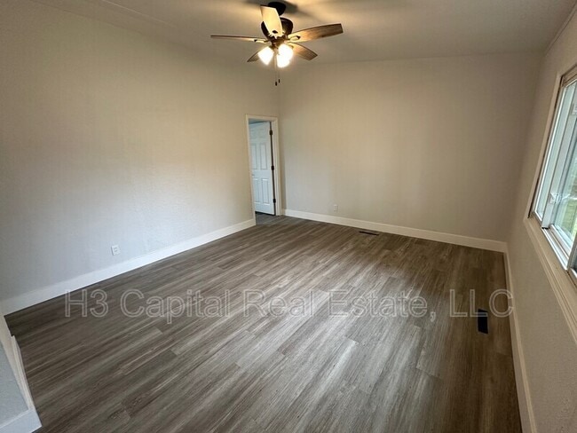 Foto del edificio - 3045 Dale Ave