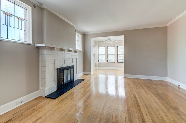 Foto del edificio - 6026 Waterman Blvd