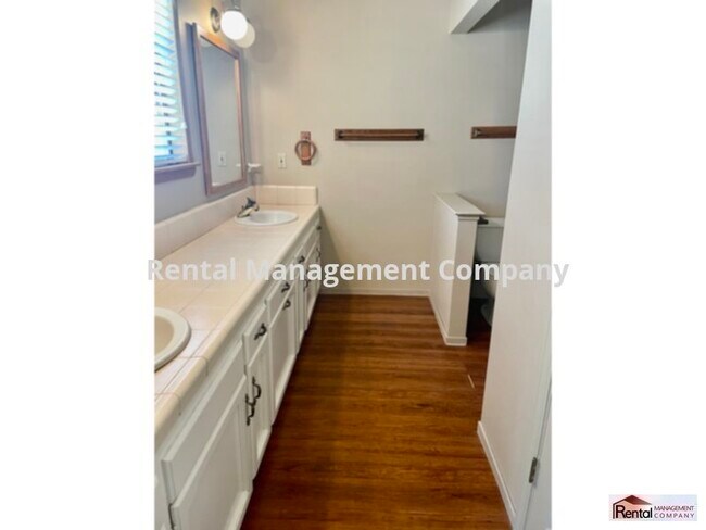 Foto del edificio - Quiet, spacious condo