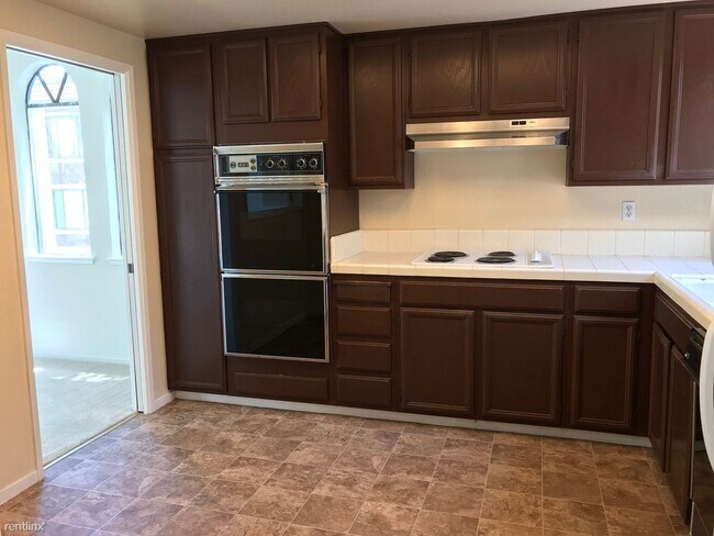 Building Photo - 3 br, 2 bath Apartment - 301 Dorado Terrace