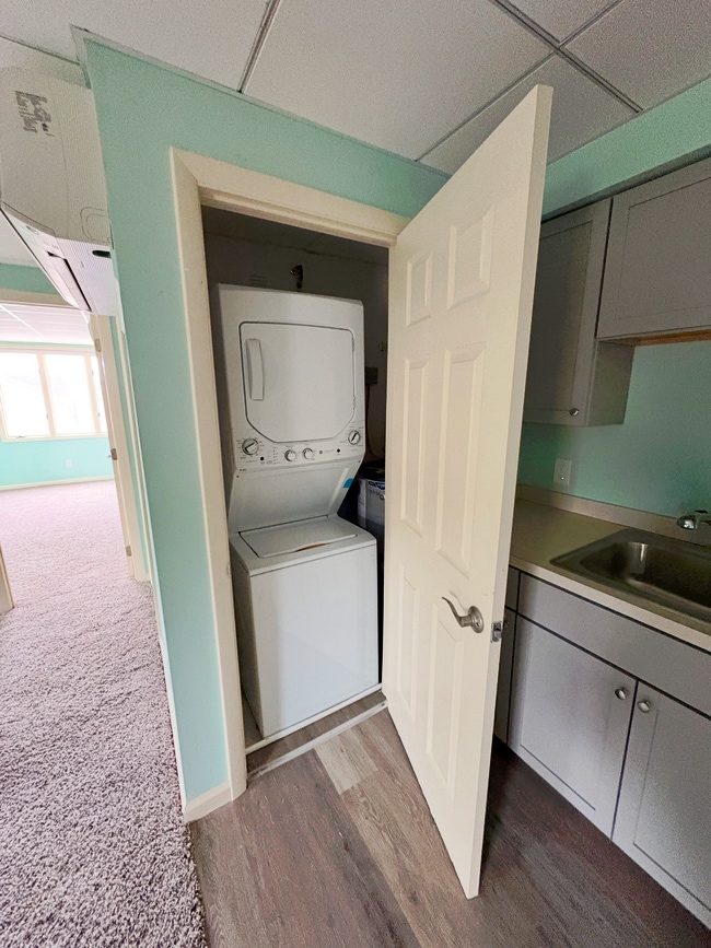 Building Photo - 18 W Second St