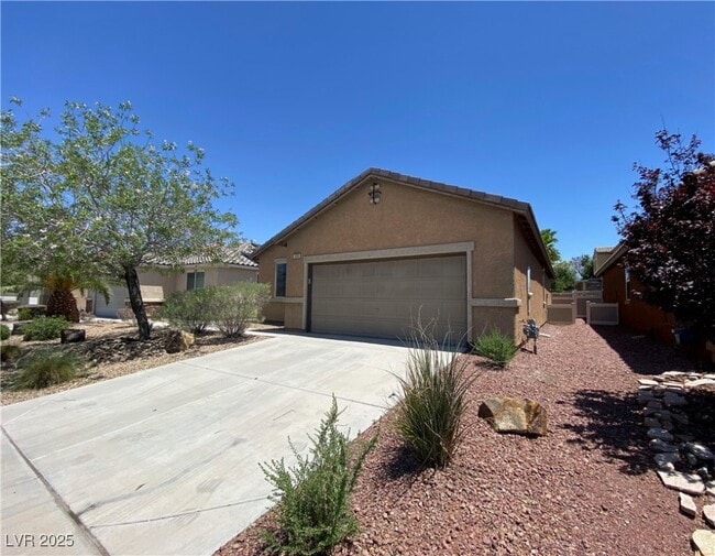 Building Photo - 1000 Aspen Cliff Dr