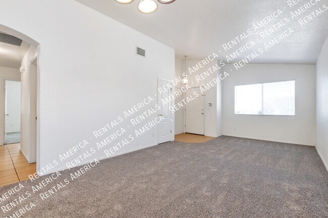 Building Photo - $500 OFF: Fantastic Home in Great Location