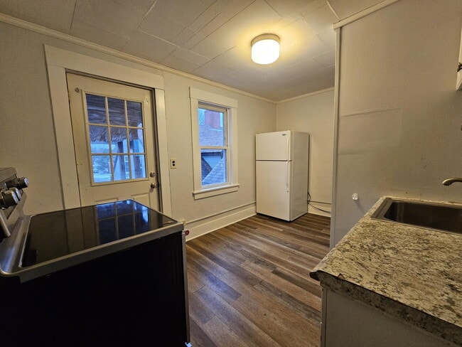 Building Photo - Charming 1-Bed/1-Bath Apartment in the Hea...