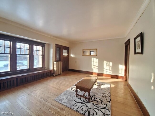 Building Photo - 3 br, 1 bath Apartment - 2960 N Maryland Ave