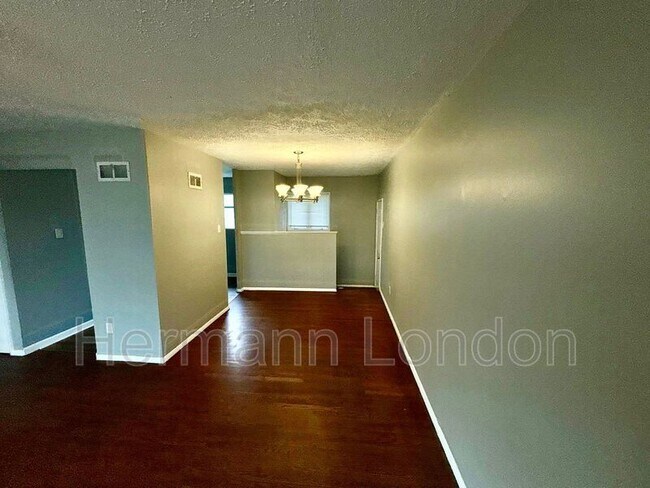 Building Photo - 1845 Clover Ln