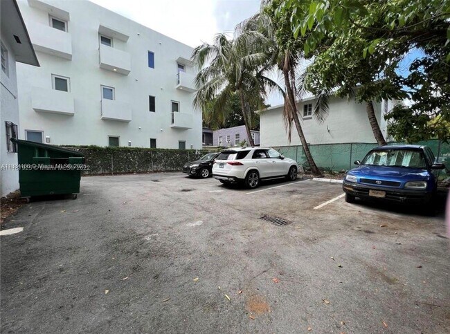 Foto del edificio - 661 NW 1st St