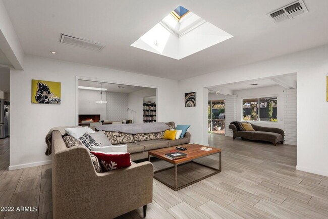 Foto del edificio - 6643 N 7th Dr