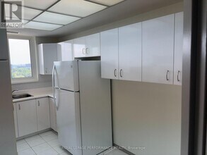 Building Photo - 1705 Playfair Dr