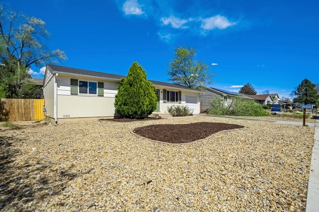 Building Photo - 2050 Del Mar Dr