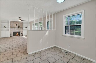 Building Photo - 2701 Lake Club Dr