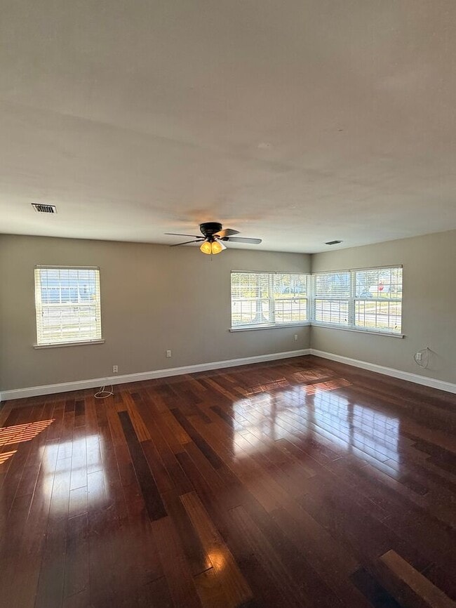 Foto del edificio - Stunning 2BR 2BA SFR w/ Private Pool • 2-Car Garage in Clearwater