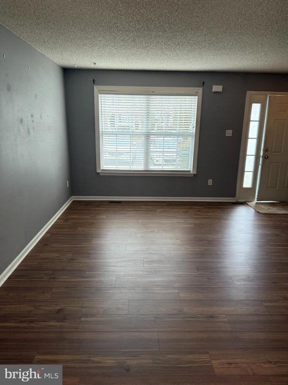 Foto del edificio - 3002 Creekside Ct